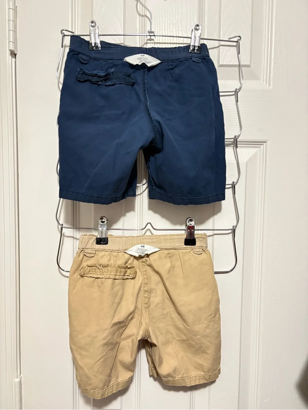 Pre-owned H&M Boys 2‑Piece Chino Shorts Set, color Beige & Navy/ Size: 4